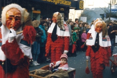 1989-004-TUT
